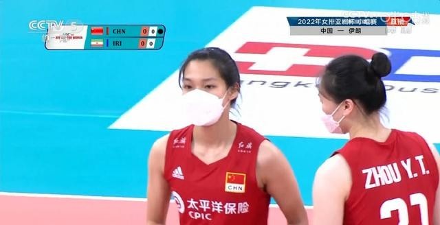 中国排协就女排戴口罩比赛致歉 男排戴口罩打球被赞