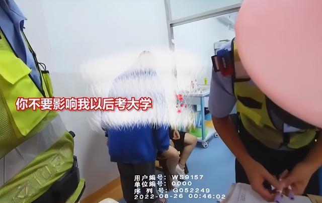 女孩怒斥酒驾母亲不要影响我考大学 警察无语赞叹