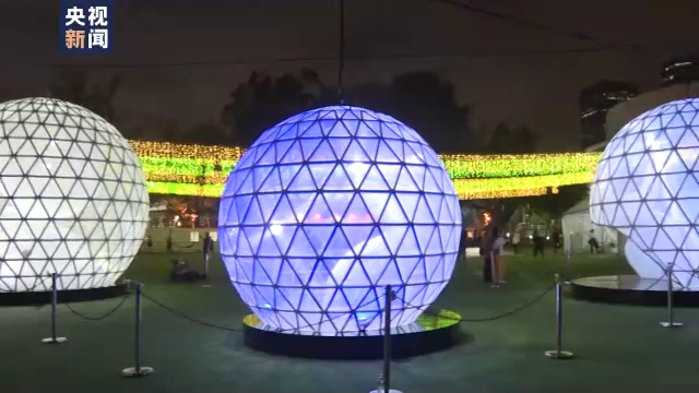 张灯结彩迎中秋 香港各区举办中秋彩灯展