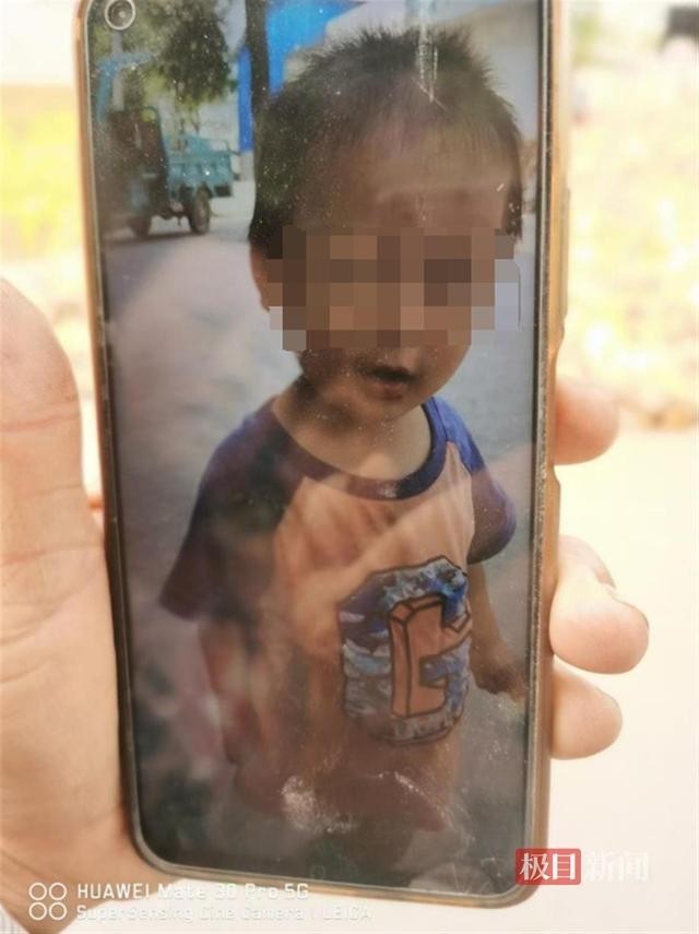 1岁男童失联38小时在铁丝网上找到 