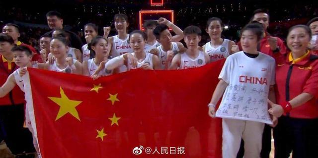 银比金坚！最好的国庆献礼，中国女篮荣获世界杯亚军