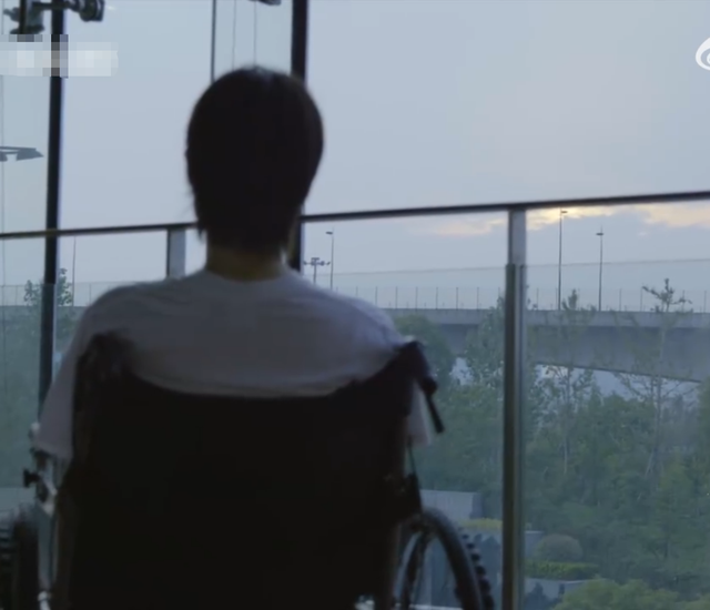 李宇春自曝患强直性脊柱炎，为此创作歌曲《五脏六腑》