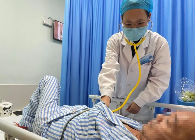 男子心跳停1小时医生持续抢救成功 正确进行心肺复苏至关重要