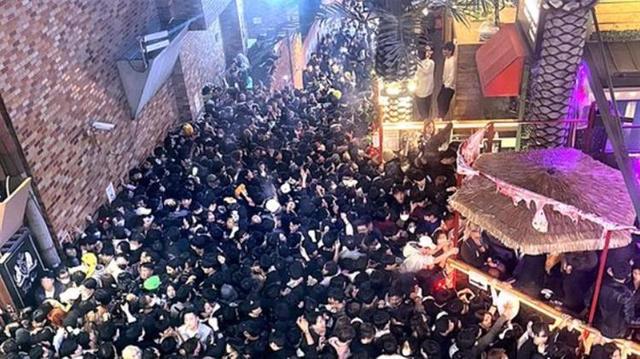 韩踩踏事故现场:300多人叠了近7层 目击者讲述惊魂一幕