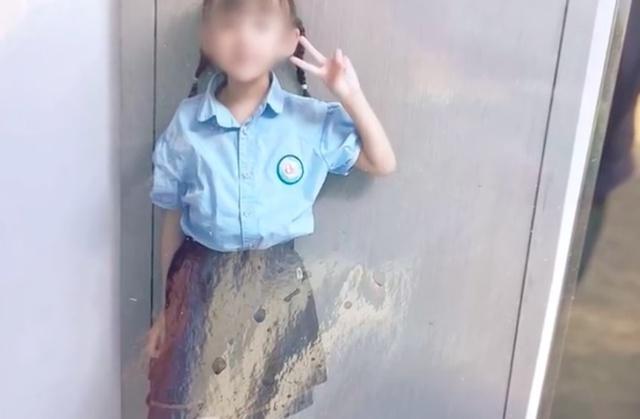 女童幼儿园内摔倒身亡 家长发声