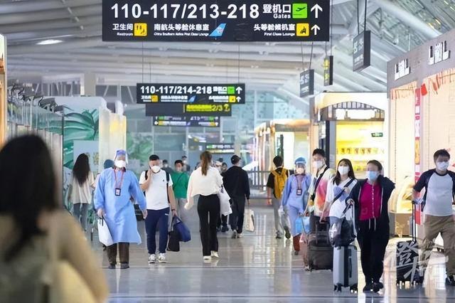 游客感慨“机舱全是人，仿佛回到3年前！”憋了三年，终于等到这一天