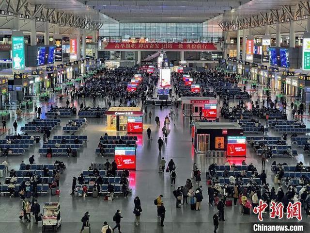 超20亿人次大迁徙 2023年春运开启 返乡火车票再现“一票难求”