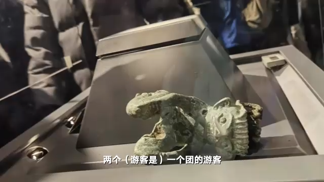 三星堆游客推搡致商代青铜器掉落，游客已道歉未索赔