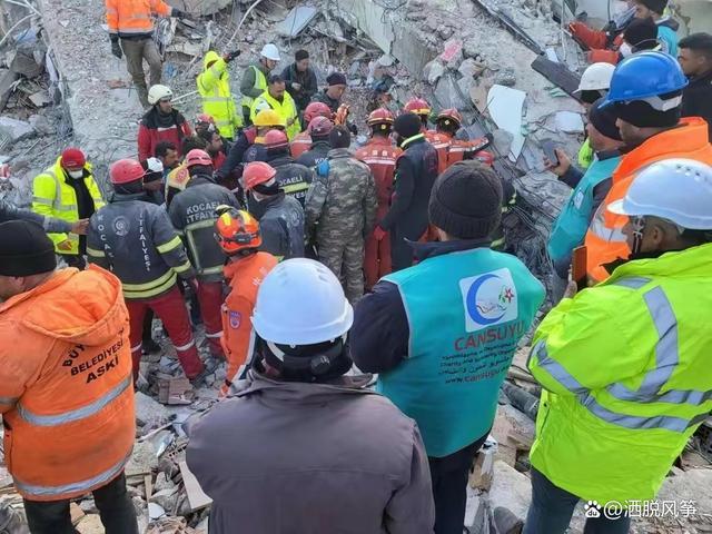 女子被困废墟25h用卫生纸吸雨水喝 靠着坚强的意志在土耳其地震废墟下重获新生