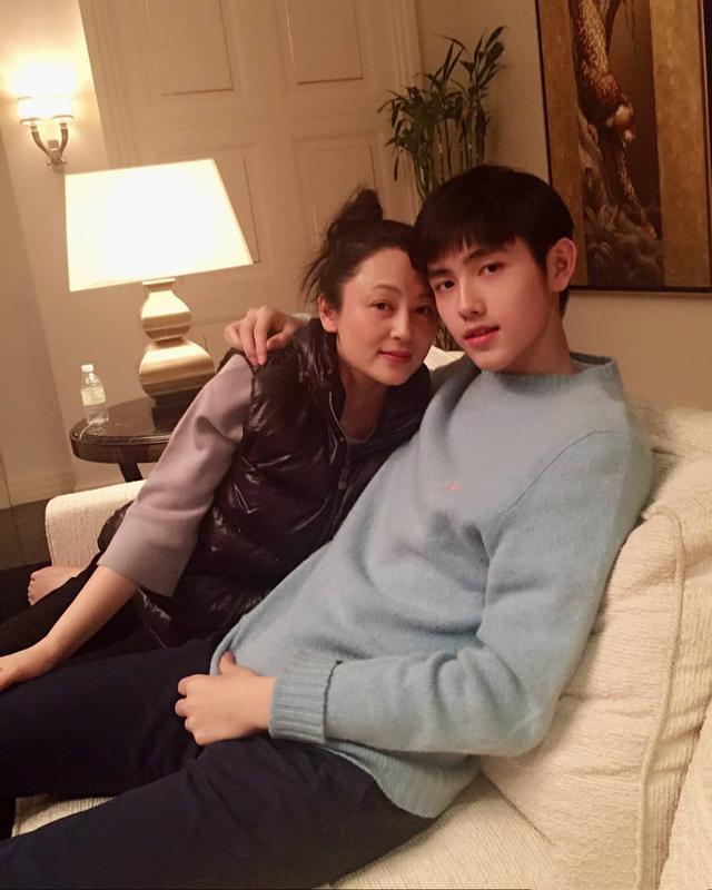 陈飞宇事件女方发声分手次年结婚几位多年大粉在线发文告别