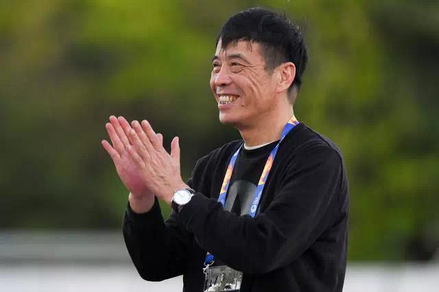 陈戌源开会照曝光 桌上2盒软中华 桌面凌乱，发言稿不足一页A4纸
