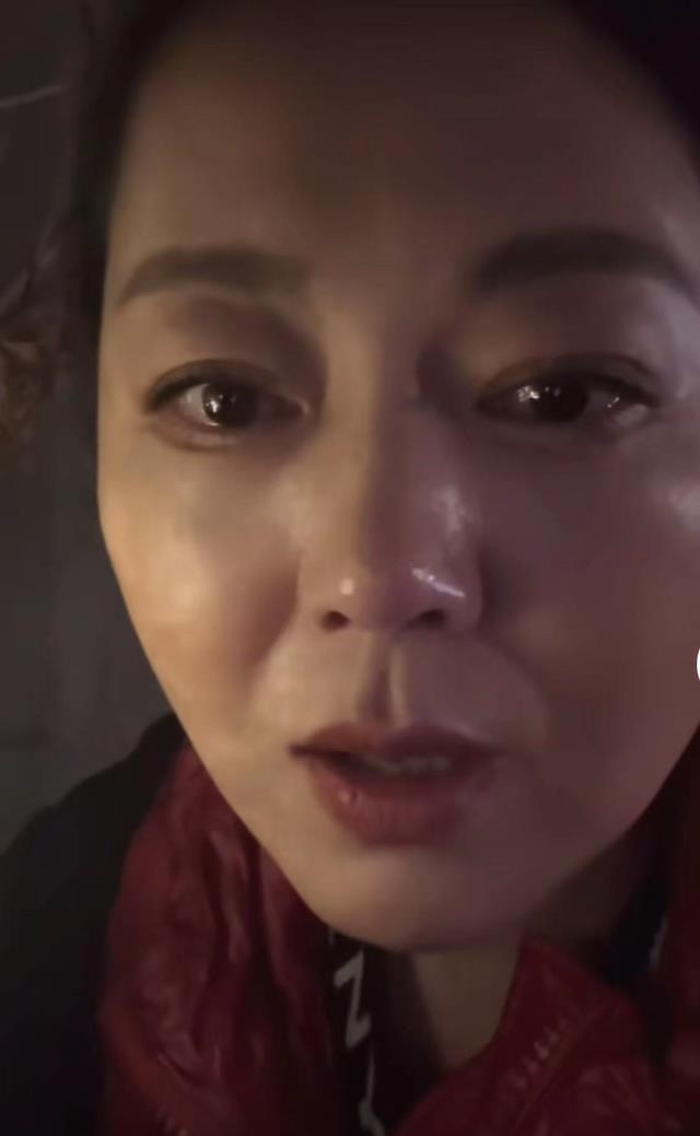 演员王茜华带泪发文惹猜疑是不是抑郁 老师要好好的照顾自己哦