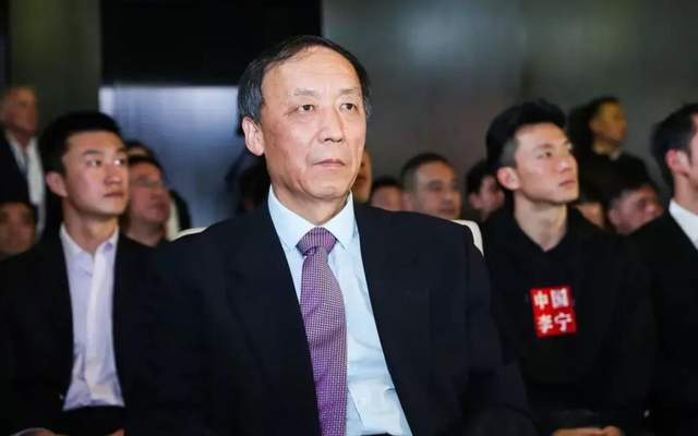 王小平曾在2017年开出152张罚单 球迷嘴中“书法家”
