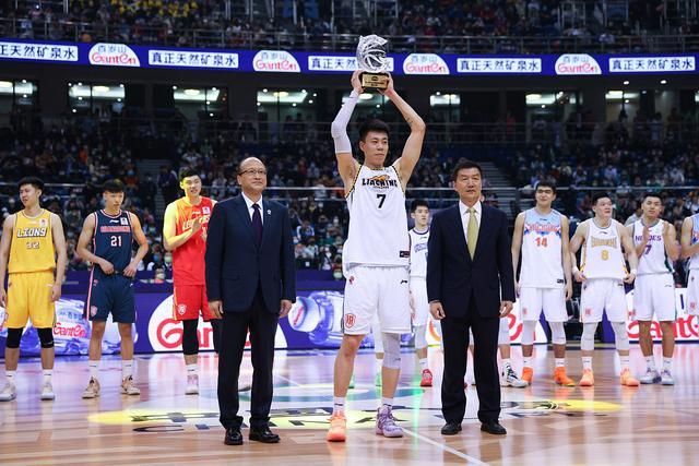 张镇麟嘲讽郭艾伦，最爱的扣将竟然是他