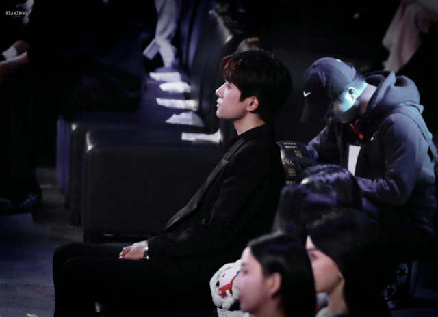 易烊千玺迪丽热巴同框虽然很养眼，但是两位好像真的不太熟有点尬