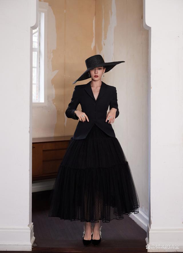 迪丽热巴复古名伶造型太出圈了吧！复古名伶罗马假日风吗？