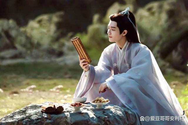 曝肖战两部剧暂定Q2播出《玉骨遥》《梦中那片海》都要来了？