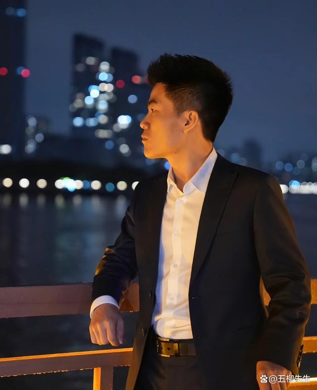 董宇辉撒贝宁北大录制《开讲啦》路透！现场反响热烈