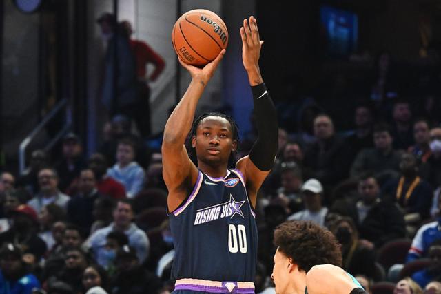 维金斯被曝已回到湾区 近几周基本都在外地，科尔相信缺少他也能夺冠