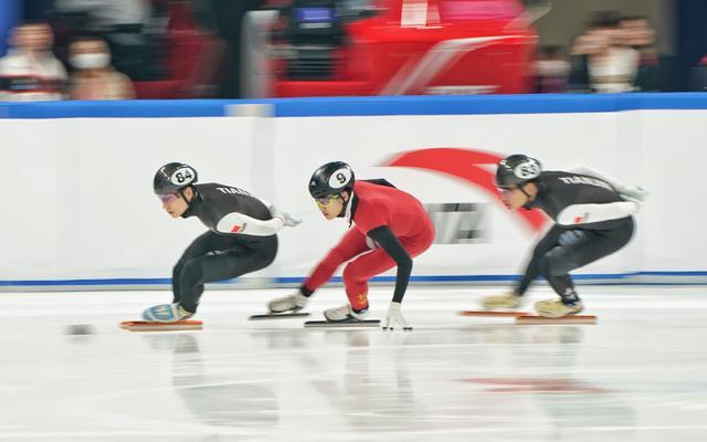 孙龙夺得全国短道速滑冠军赛男子1500米冠军，刘少昂摘铜