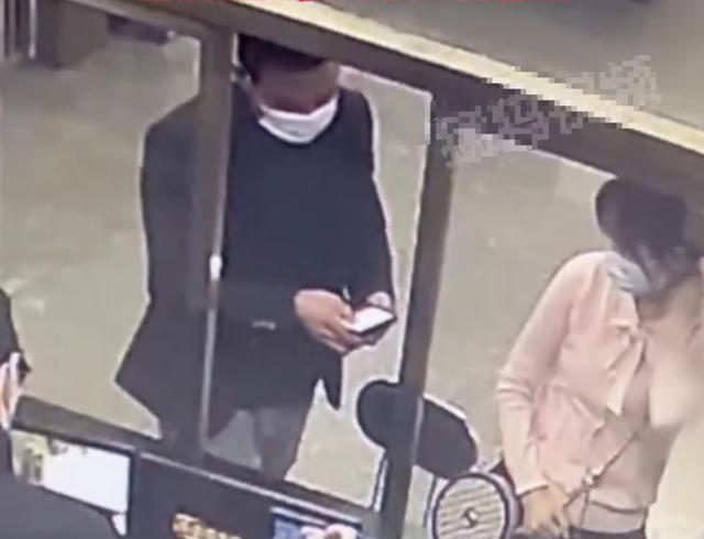 男子偷女友钱给女友消费 自述因手头拮据又爱面子