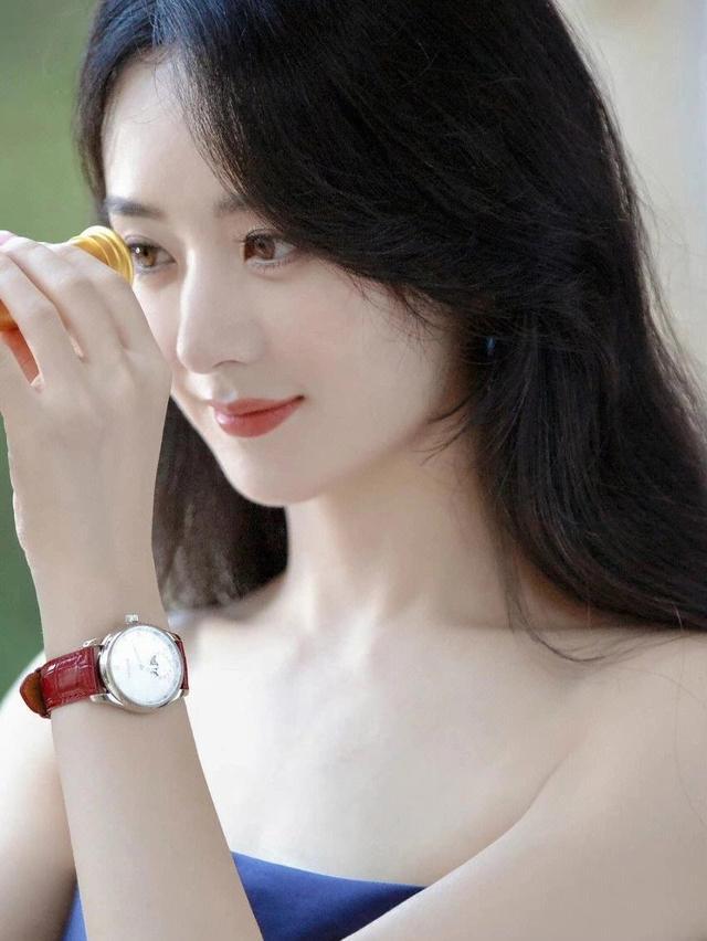 赵丽颖短发近照曝光又清瘦不少 网友猜测是又要有新作品了吗