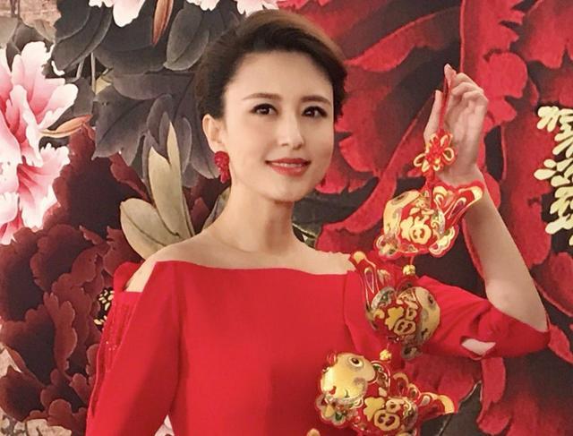 央视主持人张蕾疑似已离职？网友称其勇敢告别体面告别