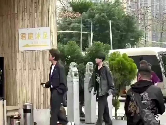 网友在顺德偶遇邓超