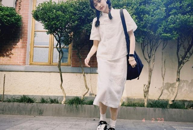 陈都灵和孙千撞衫同款旗袍 同一款衣服驾驭出不一样的风格！