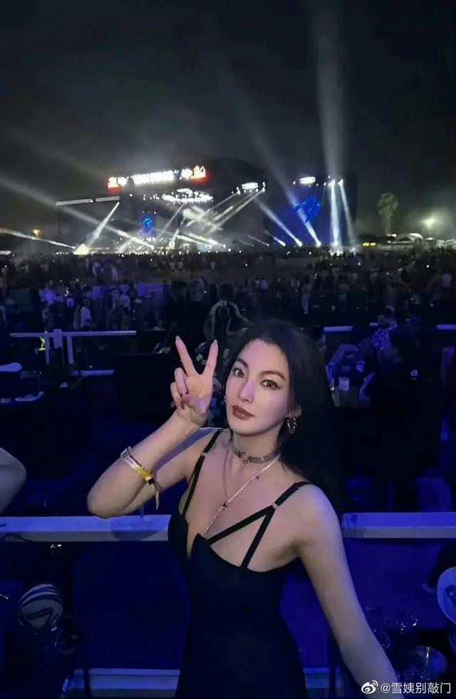 张雨绮终于告别甜美风 重回御姐风范的张雨绮真的好美好辣！