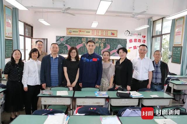 航天员叶光富回母校 万安中学国防教育启动暨航天展馆仪式 寄语学子：用智慧描绘星辰大海！