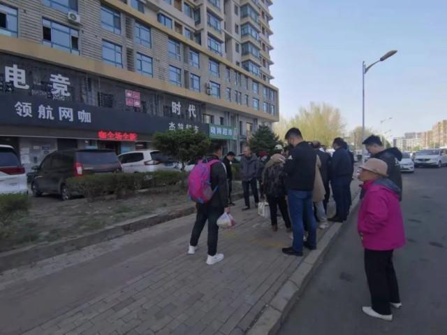 起底承重墙被砸小区物业 物业0人参保1.6亿赔款谁来出？