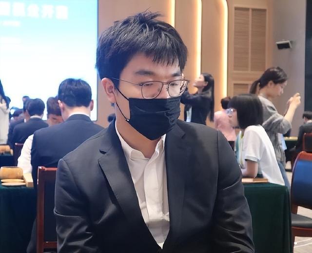 柯洁辣评淄博烧烤, 没一点技术含量, 排队去吃的人, 脑子都有问题 引发了不小的争议