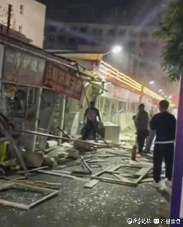 一小吃街商户燃气爆燃 多家店铺受损无人伤b体育亡(图1)