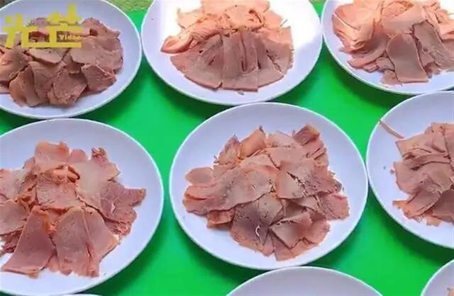 200多名孩子吃大席庆“六一”好有喜感，吃出了过节的模样