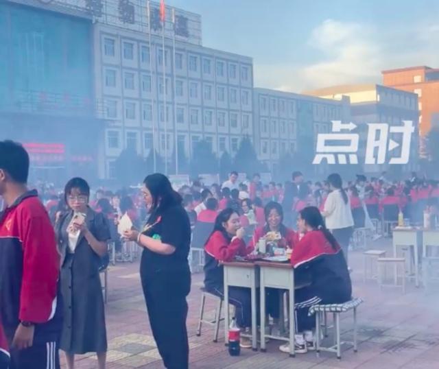 一中学师生在操场吃烧烤，老师回应！