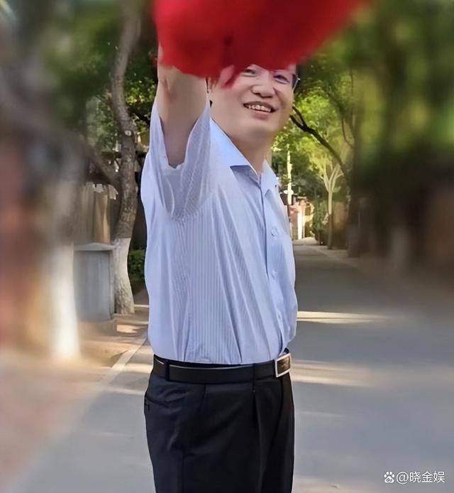 于文华与丈夫同台，长这模样难怪不露面！看中朱之文是老公的原因是这个