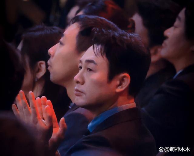 狂飙剧组缺席白玉兰红毯：张颂文坐观众席，张译没来上热搜