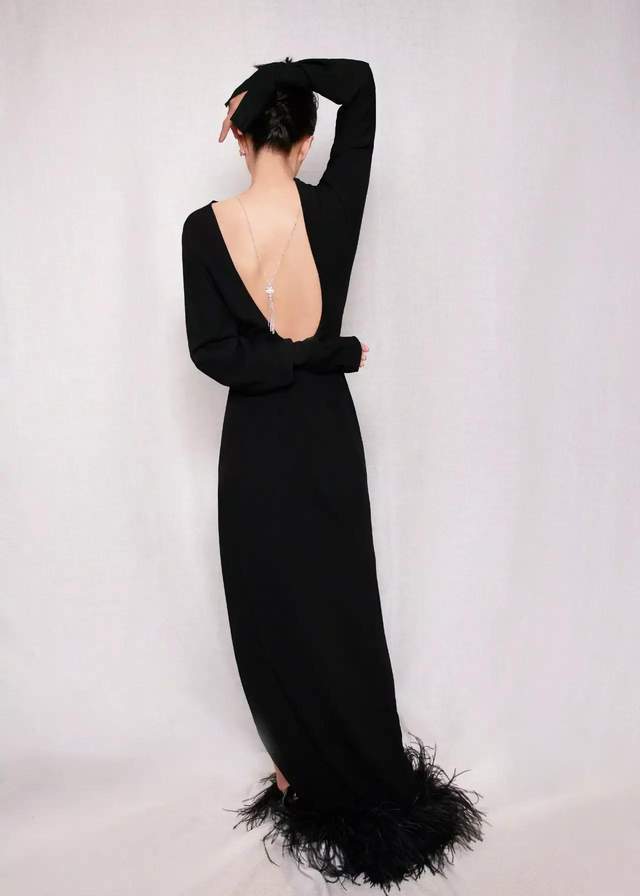 王珞丹晒照记录白玉兰 礼服背后大有乾坤,评论让人呼吸不畅