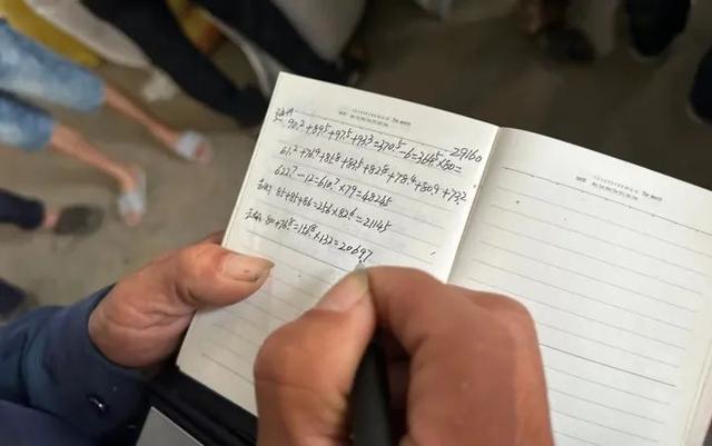 药农摆摊10分钟赚52万 业内人士：这是40年未遇行情