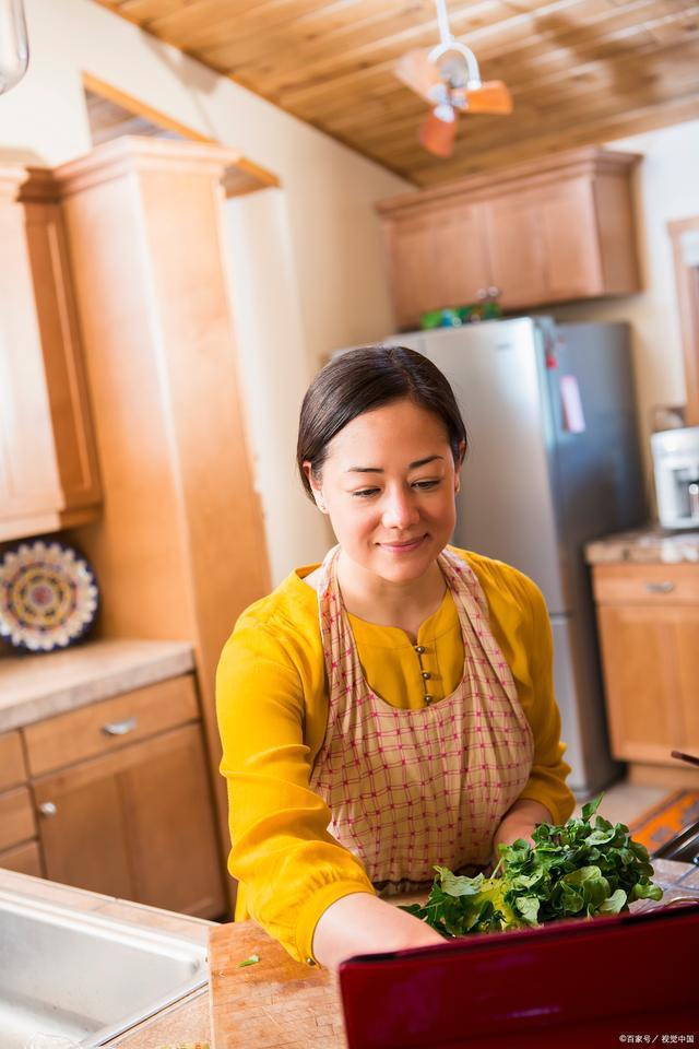 48岁住家保姆自述月薪8000元雇主十分挑剔直到一晚转机出现