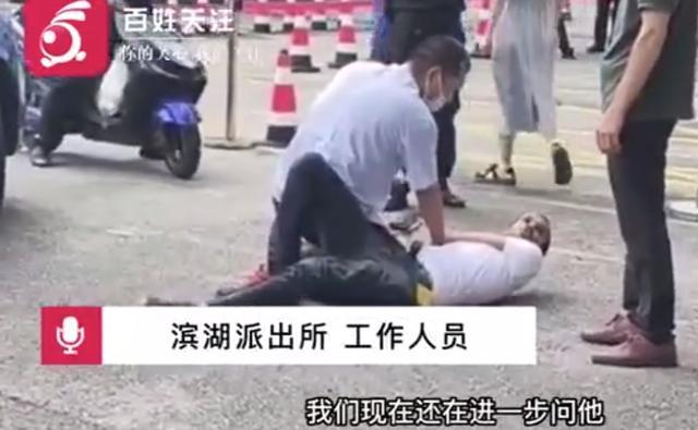 一外籍男子醉酒坐霸王车还打人 警方：正在调查，需等其醒酒后进一步询问
