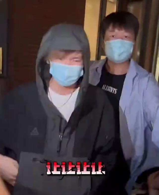 王源对私生说让让让让 网友:不是王源粉丝,都是别家私生,王源对粉丝非常好