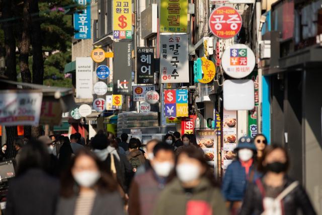韩国总人口首次连降两年，单人户家庭数量延续增加趋势