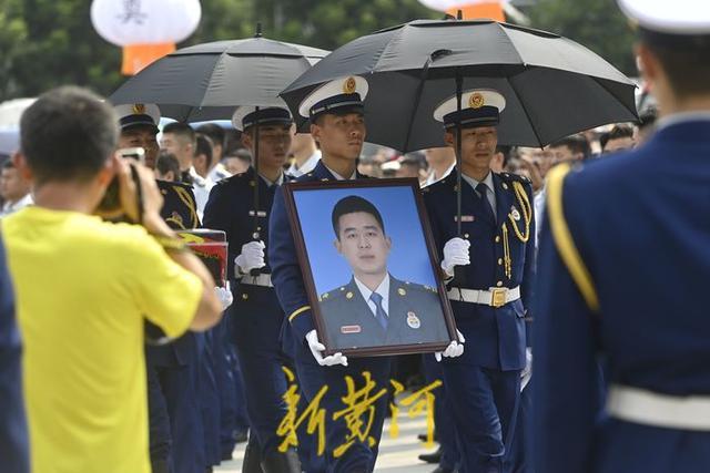 山东籍烈士冯振奶奶已知道冯振牺牲 全城出动接其回家