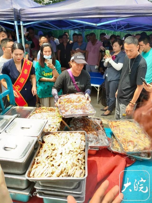 合肥“10元吃30多样菜”宣布暂时关门 9