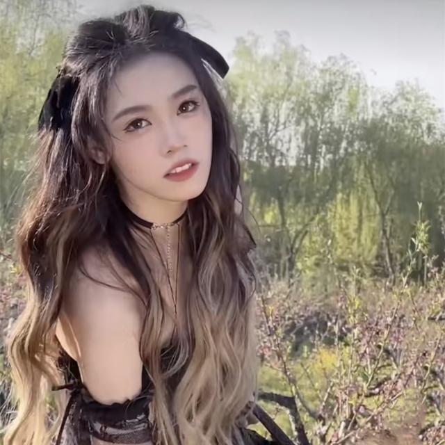 美妆博主二双自曝解约了 遭重疾困扰被抢救了三次，原因令人唏嘘