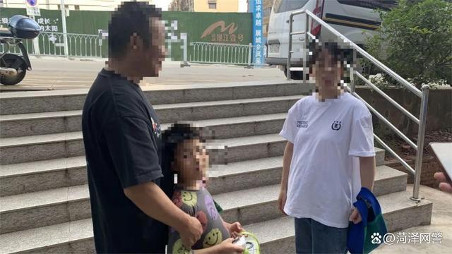 男孩怕瓜有毒让民警先吃：你先吃一口我再吃...
