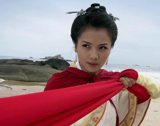 “妈祖”刘涛评论区沦陷 网友众说纷纭
