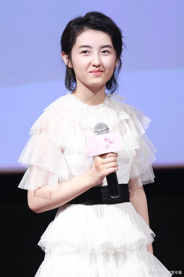 张子枫vogue十月刊封面 她的美丽不仅来自于她的外貌更来自于她散发